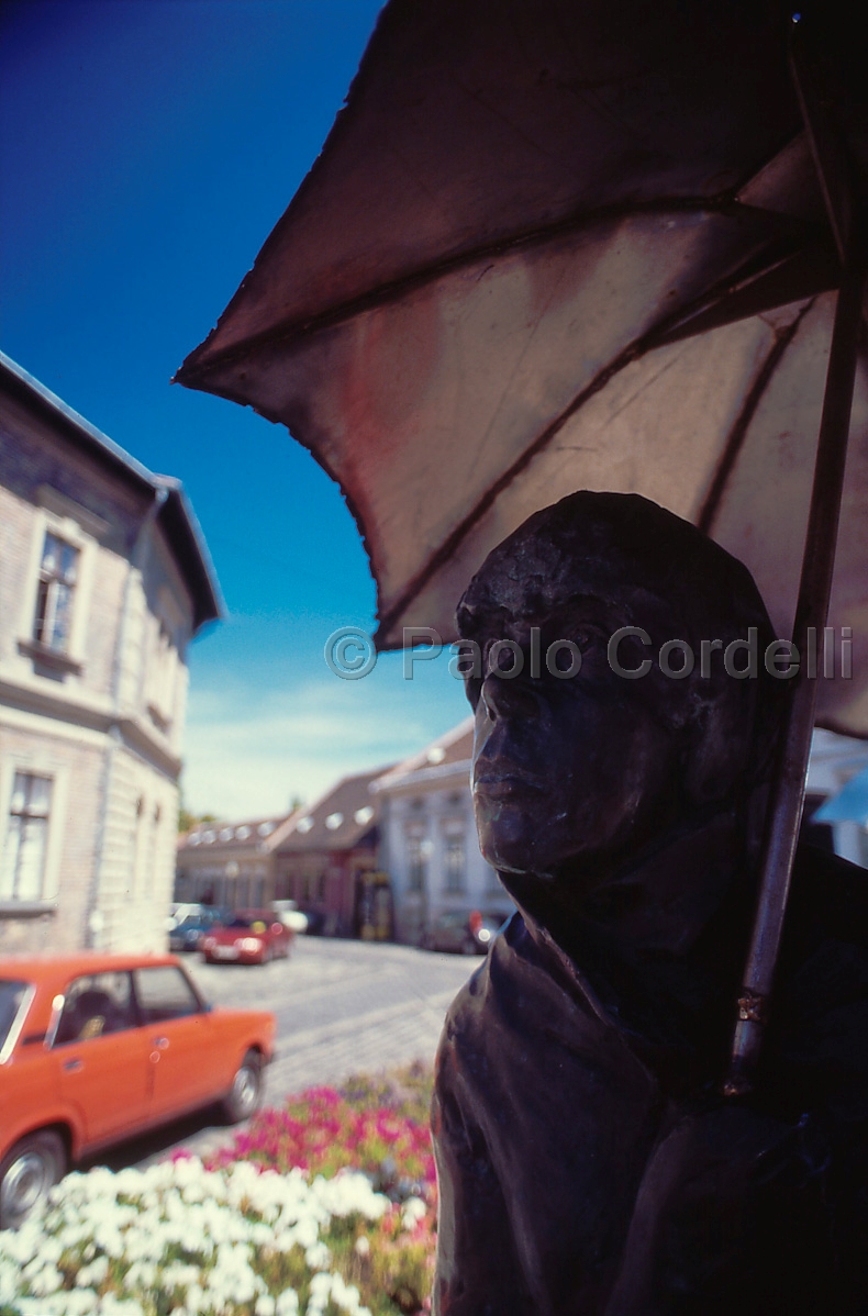 Umbrella Women Sculpture in Obuda, Budapest, Hungary
 (cod:Budapest 18)